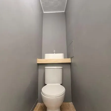 Apartment Premium - Private Entry *